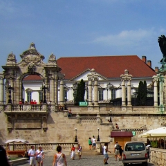 Budapeszt - przed Pałacem na placu św. Grzegorza (Szent György tér)
