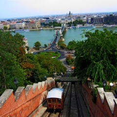  Kolejka linowa Sikló, zwana również Budavári Sikló/Most Szechenyi Lanchid i Promenada Dunaju