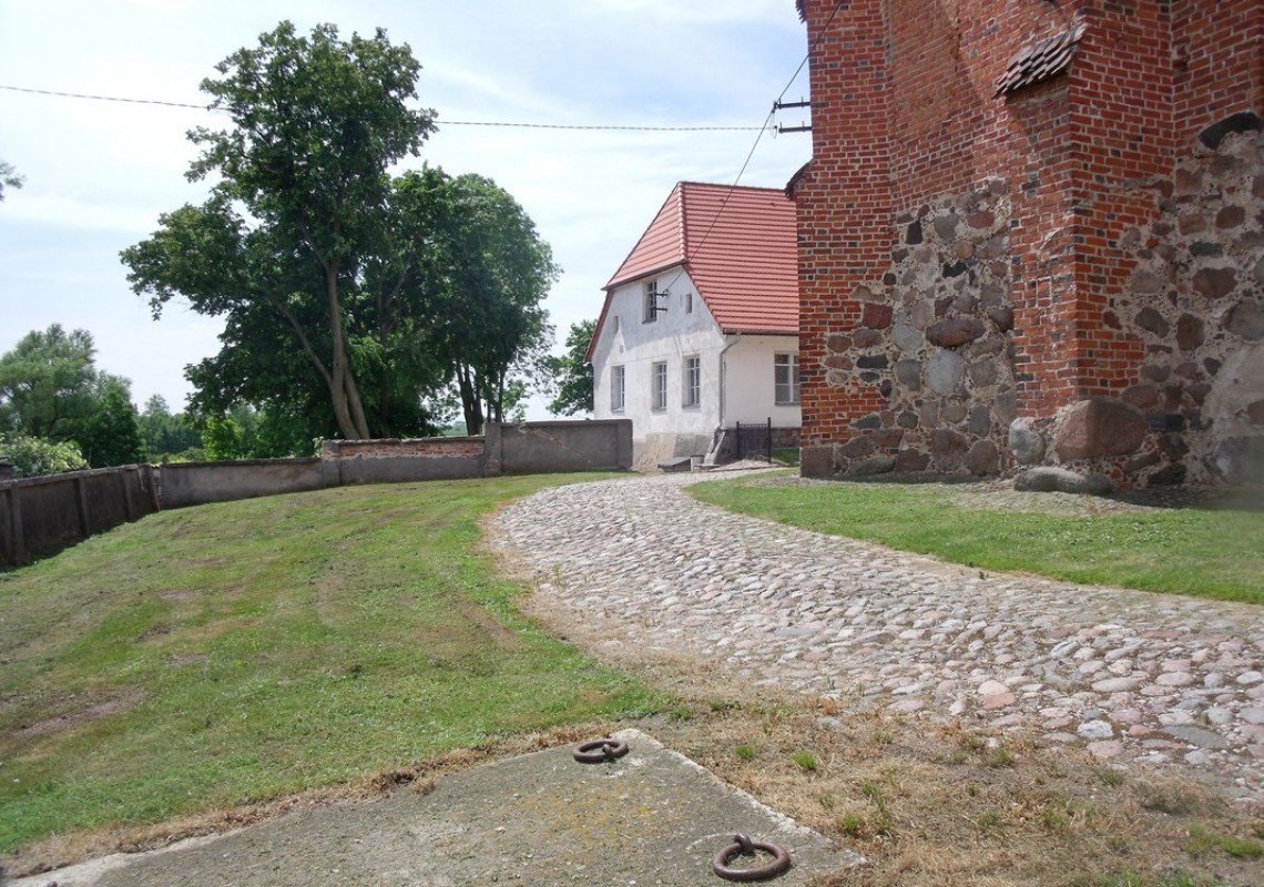 Barciany, czwartek 14.06.2012 – kościół – otoczenie i wnętrze (66)