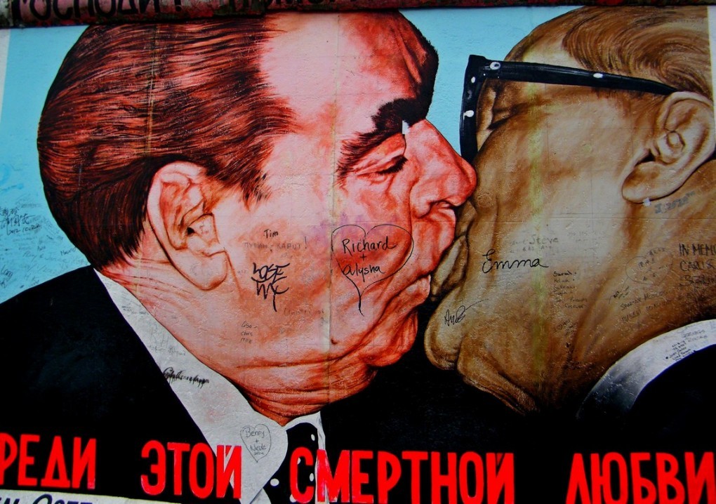 East Side Gallery- sistersm (1)