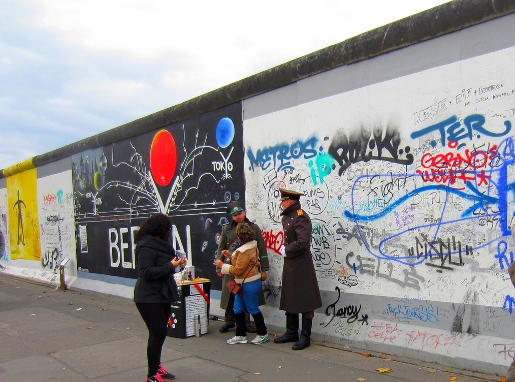 EAST SIDE GALLERY